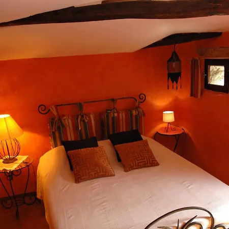 D'hotes Le Grand Chaleat Bed & Breakfast