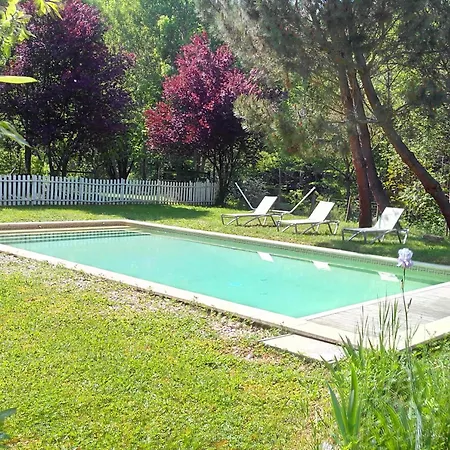D'hotes Le Grand Chaleat Bed & Breakfast *