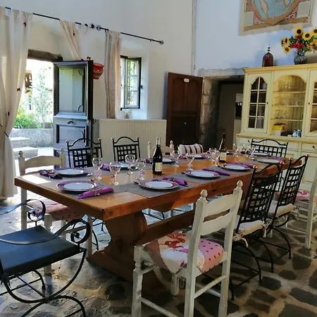 D'hotes Le Grand Chaleat Bed & Breakfast