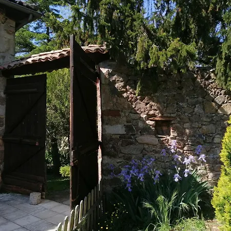 D'hotes Le Grand Chaleat Bed & Breakfast *