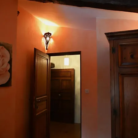 D'hotes Le Grand Chaleat Bed & Breakfast *