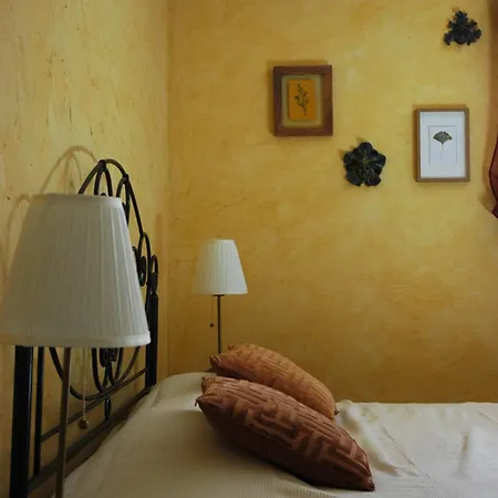 D'hotes Le Grand Chaleat Bed & Breakfast