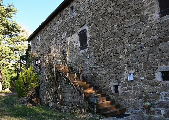 D'hotes Le Grand Chaleat Bed & Breakfast Eclassan
